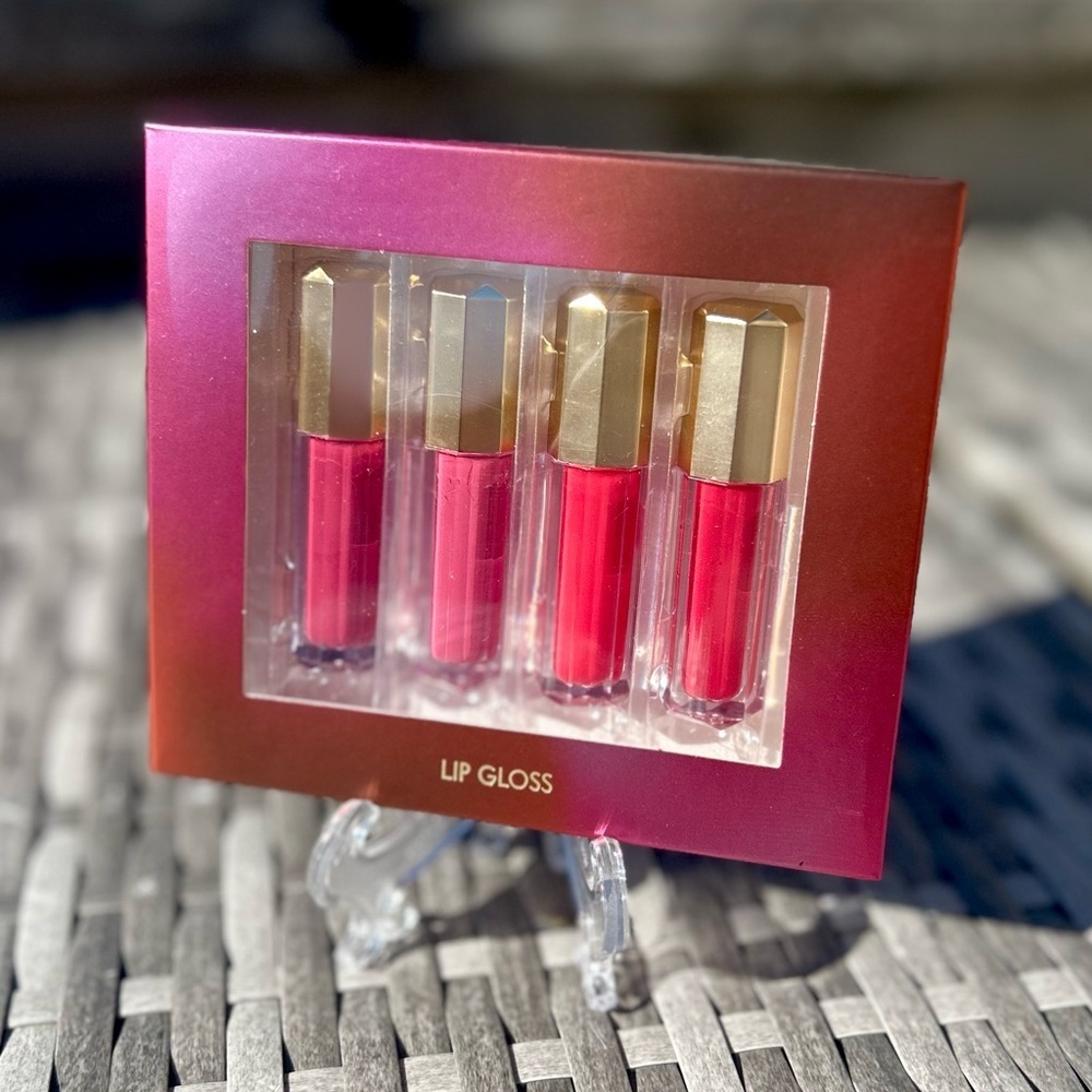 Macy’s 4pc Lip Gloss Boxed Set BEAND NEW!